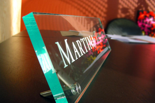 desk sets deep raster engraved® nameplate signs for corporate office, tradeshows, trophy, awards and gifts