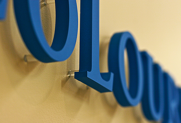 office design cistom sign, patented artsigns mounting system, no drilling, no dust, no noise, and most important very quick, in this case about 10 minutes