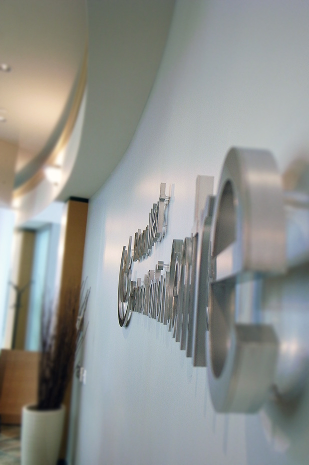 Dariusz Dawidczyk, Adas Dawidczyk and Tadeusz Dawidczyk are watching very carfully the signs and 3d sign mrket to provide your company with the best possible look for your office Art signs metal substitute signs