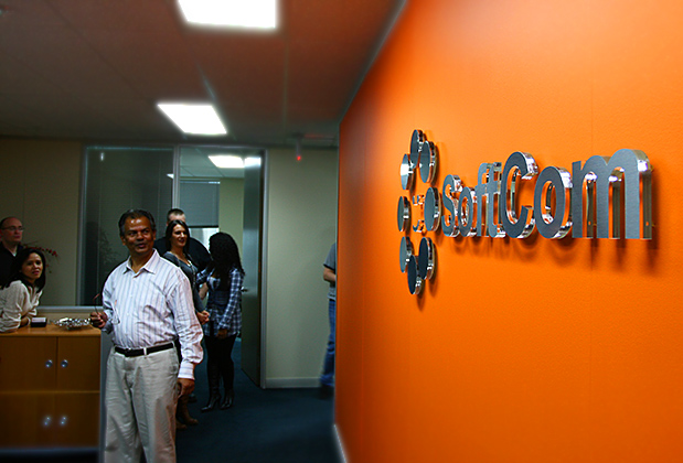 mirror mirror office 3d sign for Softcom Inc.- Email and Web Hosting services, Also myhosting.com, mail2web.com